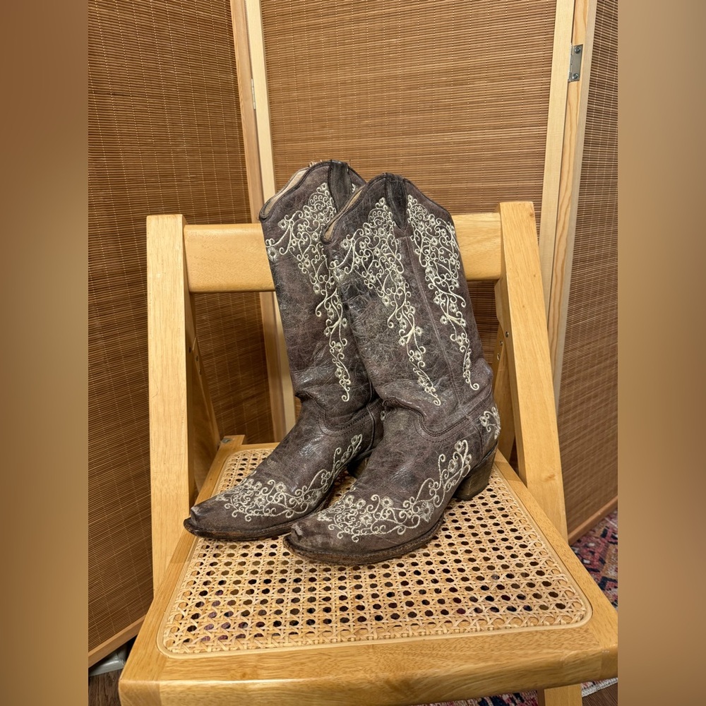 Corral Brown Cream Heeled Boots with Intricate Embroidery